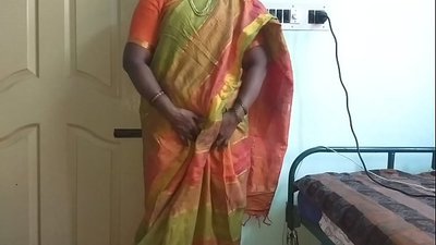 भारतीय देसी दासी घर मालिकलाई आफ्नो प्राकृतिक स्तन देखाउन